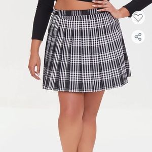 NWT Forever 21 Plus Size Pleated Miniskirt.